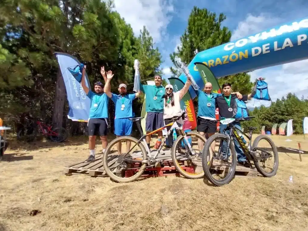Duatlón Club Aysén Patagonia 2025 10 Con una destacada convocatoria de más de un centenar de espectadores y 50 participantes, se llevó a cabo el Duatlón Club Aysén Patagonia en los espectaculares paisajes del Parque CMPC El Cóndor y el sector Dos Lagunas, propiedad de CMPC. La jornada reunió a atletas de diversas edades y categorías, quienes disfrutaron de una intensa competencia en el corazón de la Patagonia